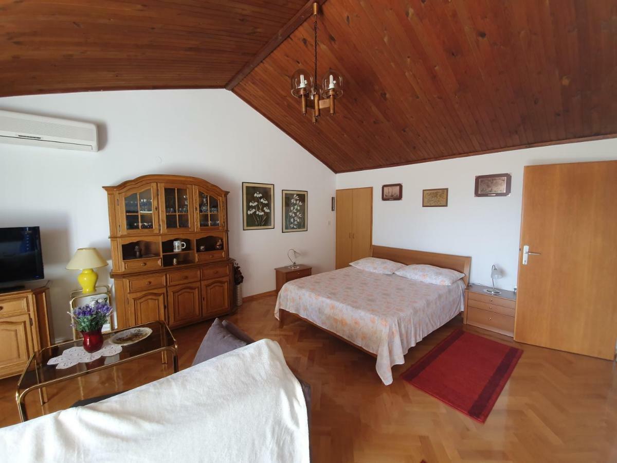 Penthouse Studio With Sea View Makarska Exterior photo