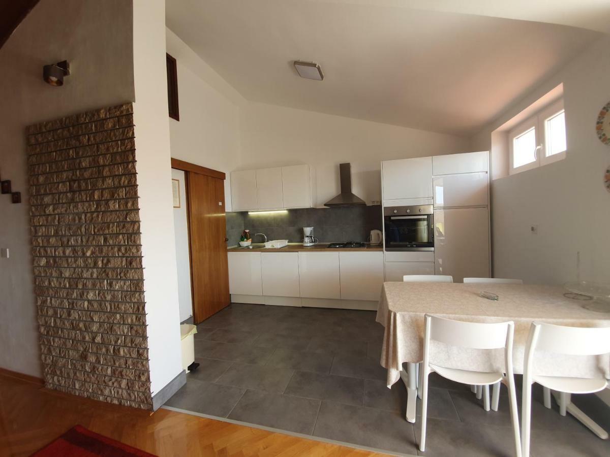 Penthouse Studio With Sea View Makarska Exterior photo