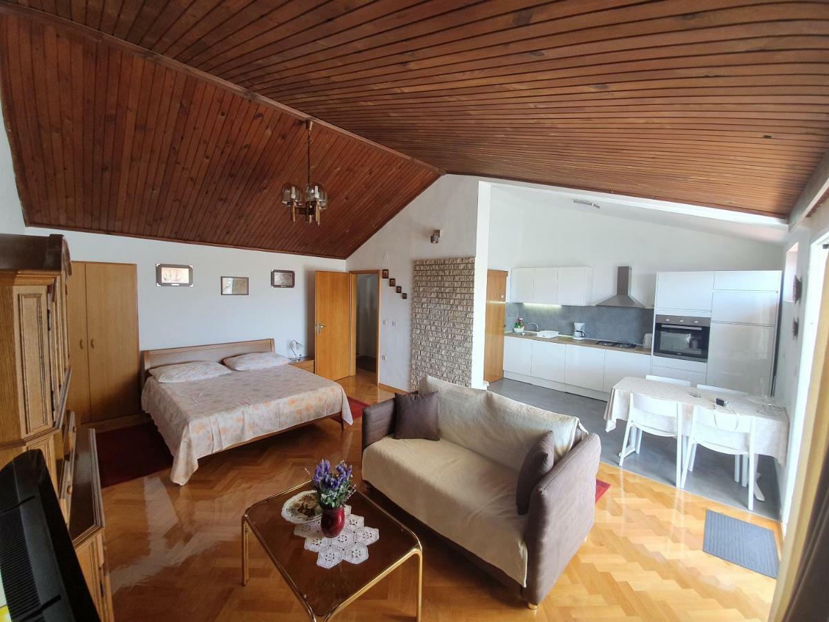 Penthouse Studio With Sea View Makarska Exterior photo